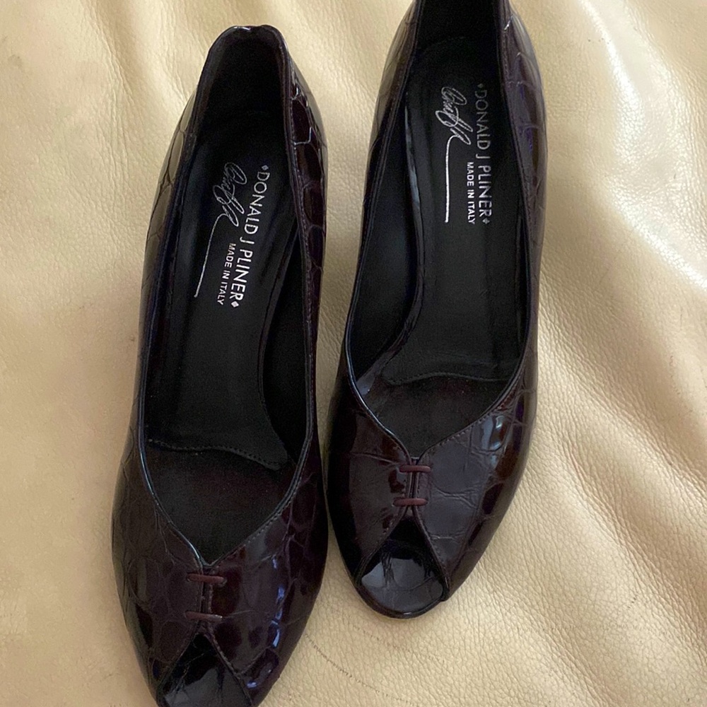 Donald J. Pliner Kitten heels
